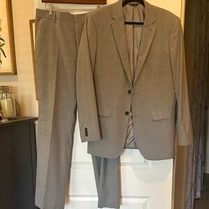Banana  Republic Gray Men's Suit size 42L